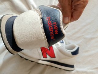 Zapatillas New Balance Clásicas Blancas y Rojas