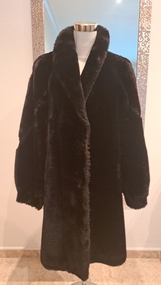 Abrigo de Muton Negro