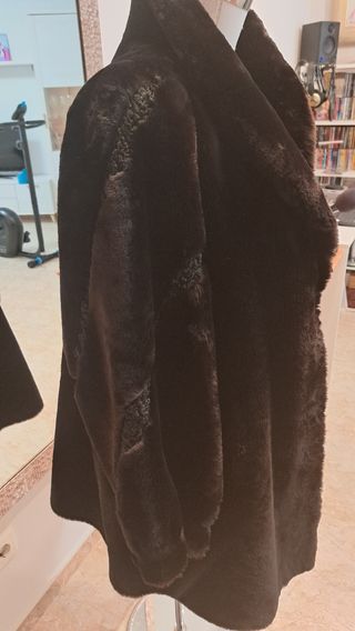 Abrigo de Muton Negro
