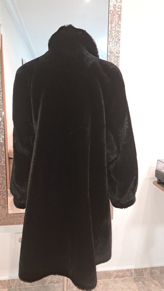 Abrigo de Muton Negro
