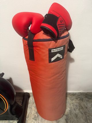 Saco de boxeo Outshock rojo