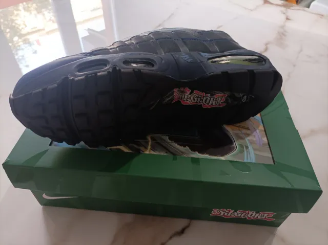 Nike Air 95 Yu-Gi-Oh! con carta premium Talla 42