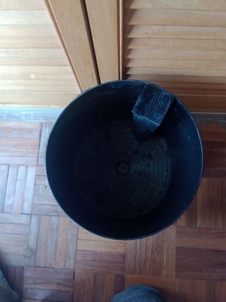 MACETA GRANDE CON AUTORRIEGO, MUY BUEN ESTADO, 
