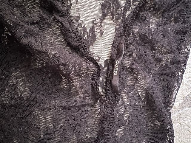 Camiseta Guess Encaje Transparente Negra