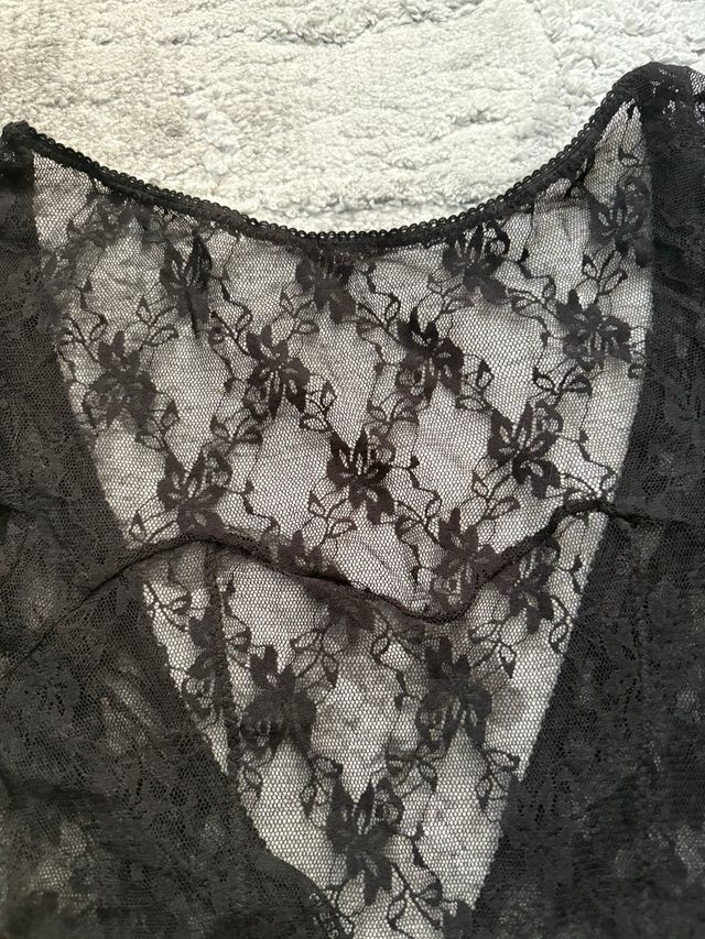 Camiseta Guess Encaje Transparente Negra