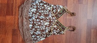 Top floral marrón con lentejuelas