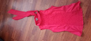 Top rojo con lazada al cuello