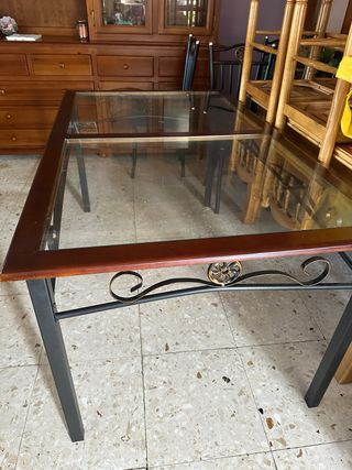 Mesa de comedor de cristal y madera con 5 sillas