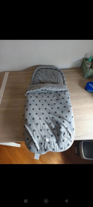 Saco para capazo gris con estrellas