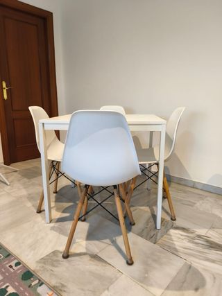 Mesa y 4 sillas madera blanca
