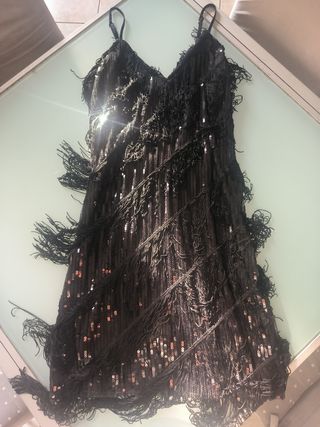 Vestito nero con frange e paillettes