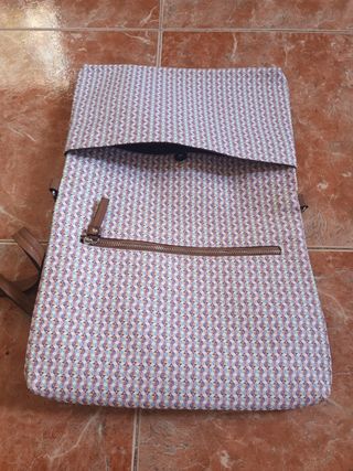 Precioso bolso parfois para portátil o documentos