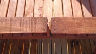 Banco de madera de pino para exterior