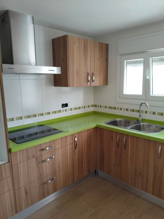 Muebles de Cocina, Mesa y Sillas.