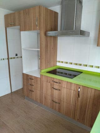 Muebles de Cocina, Mesa y Sillas.