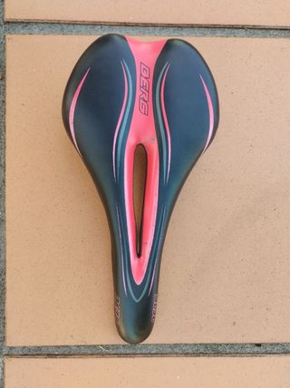 Sillín Bergs Velo Negro/Rosa