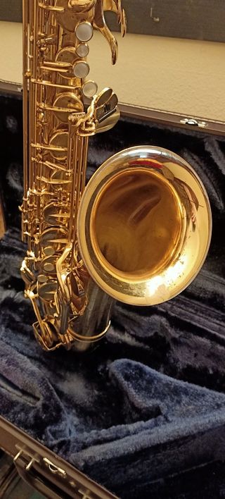 Logo púrpura YTS-62 YAMAHA saxo tenor.