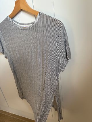 Camiseta de rayas verticales con abertura