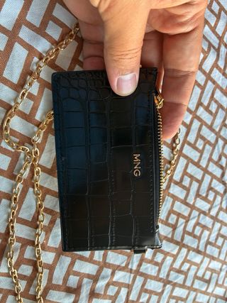 Cartera Mango con cadena negra