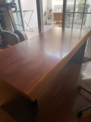 Mesa de despacho de madera