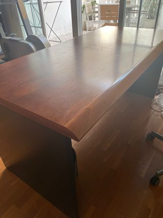 Mesa de despacho de madera