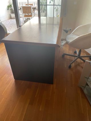 Mesa de despacho de madera