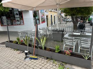 Mamparas terraza hosteleria + sombrilla excentrica