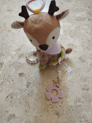 Peluche Reno con sonajero y mordedor