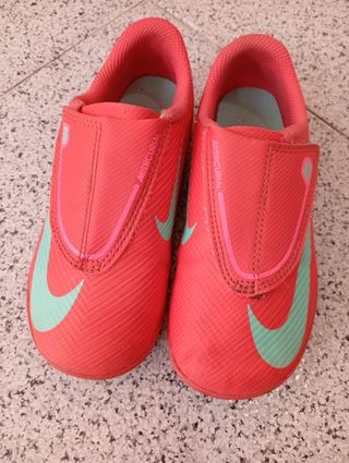 Botas Fútbol Nike Niño Talla 28