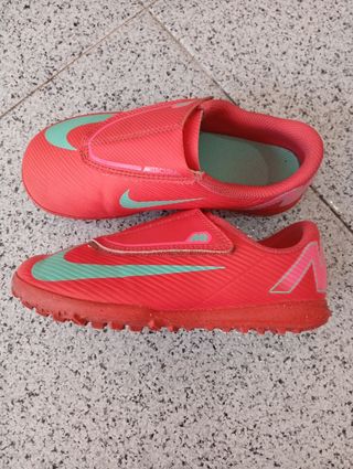 Botas Fútbol Nike Niño Talla 28