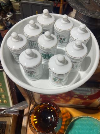 Bandeja cerámica con 9 tarros de hierbas