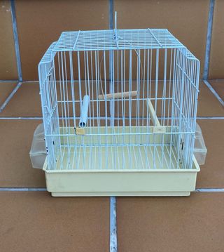 Jaula para pájaros blanca y beige