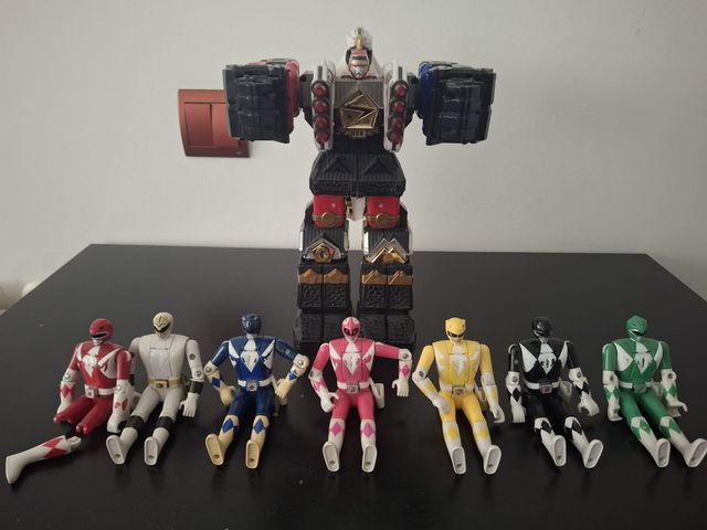 Power Rangers Megazord y figuras