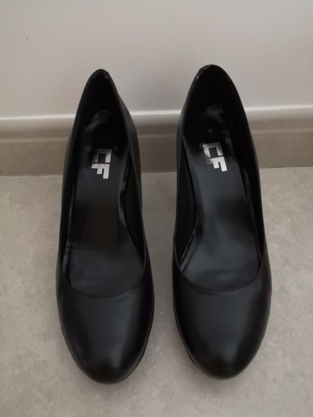 Zapatos tacón negros de piel