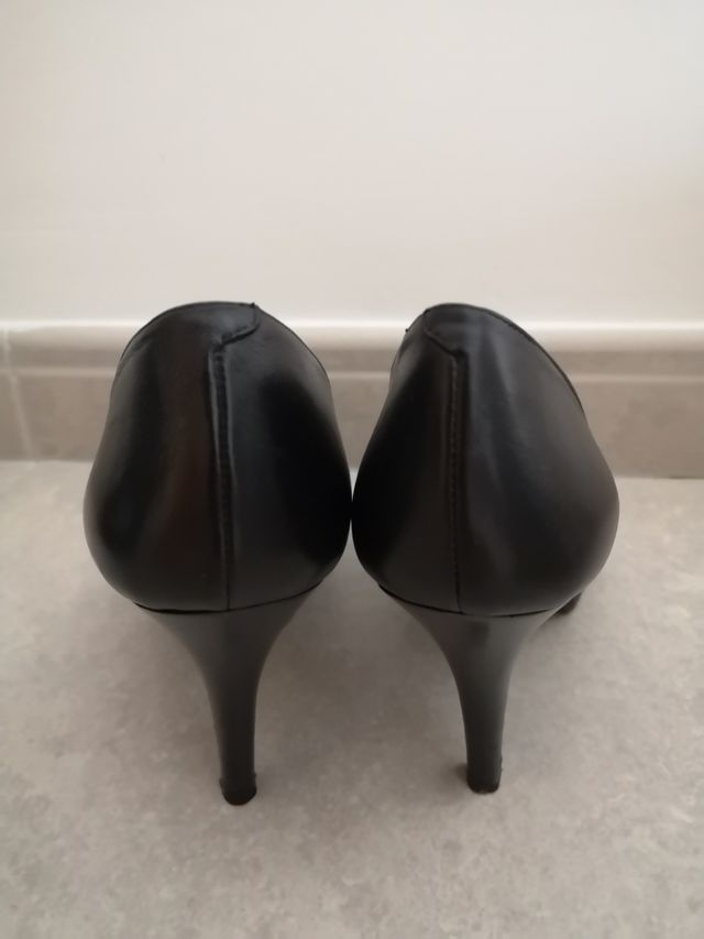 Zapatos tacón negros de piel