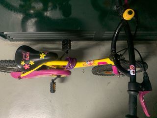 Bici infantil niña Btwin amarilla y rosa