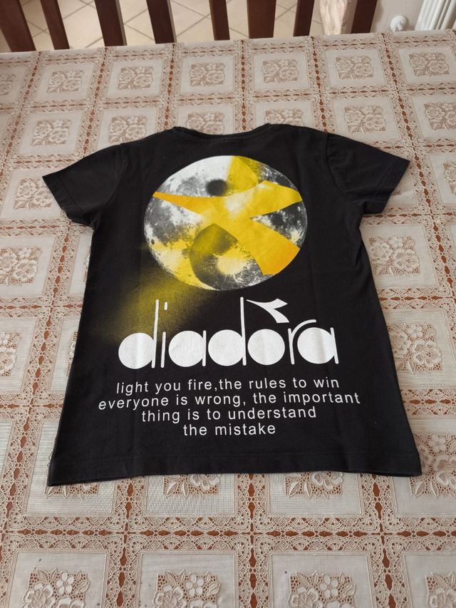 T-shirt Diadora bambino con stampa luna