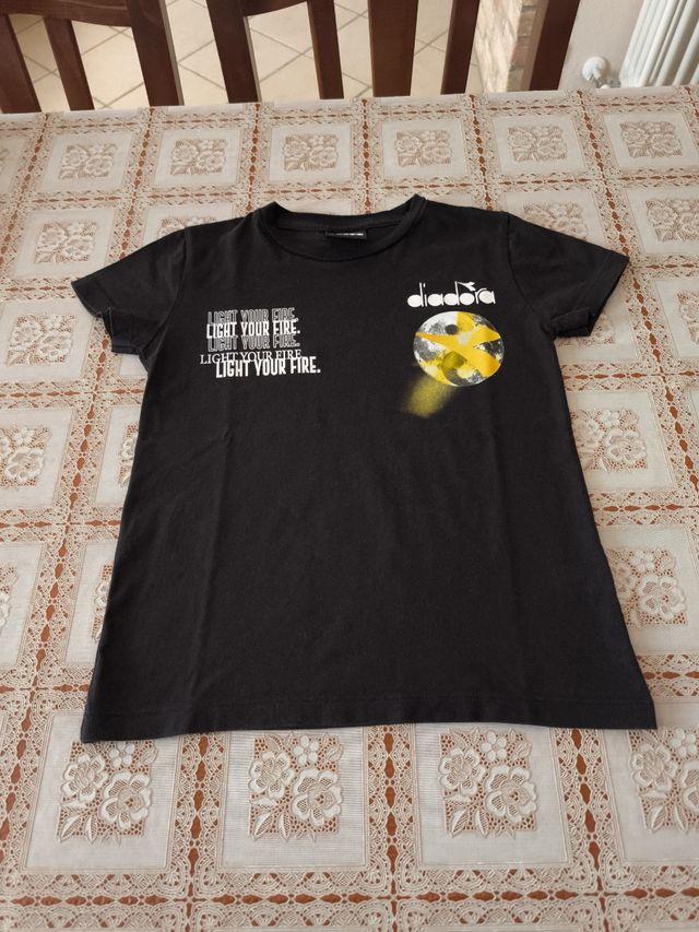 T-shirt Diadora bambino con stampa luna