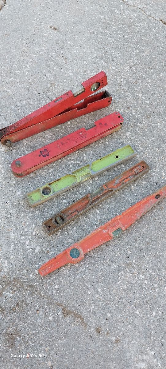 Niveles de burbuja 5 €cada uno