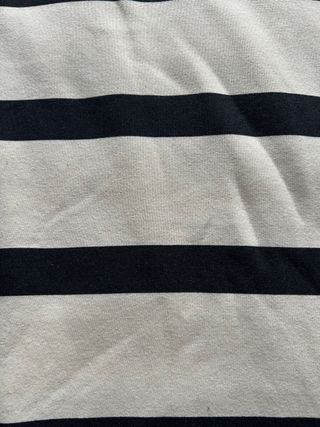 Sudadera Stradivarius rayas blancas y negras