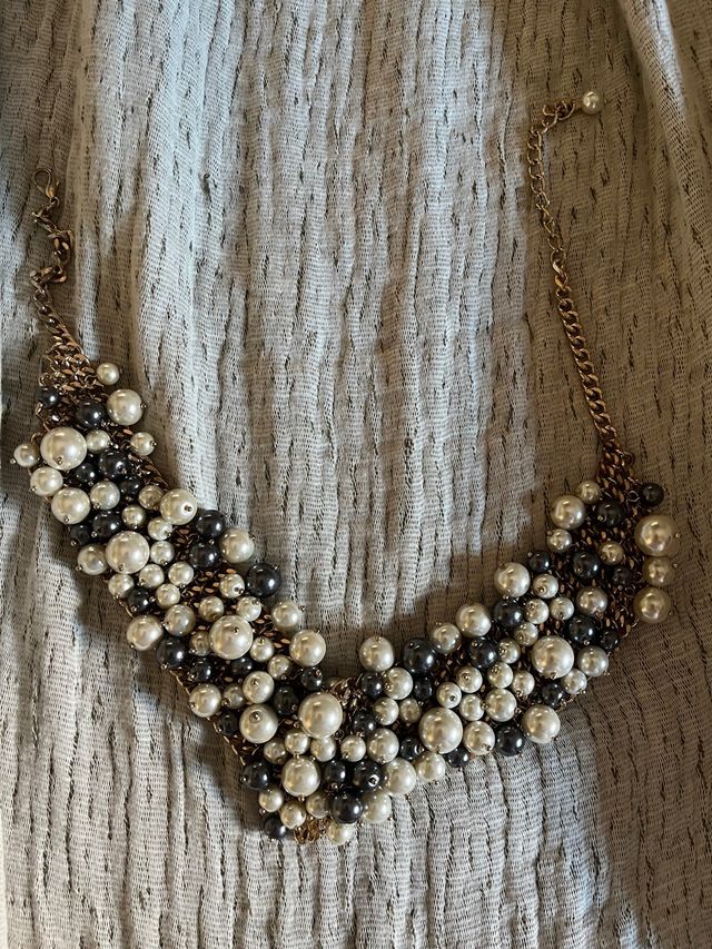 Collar Zara perlas grises y blancas