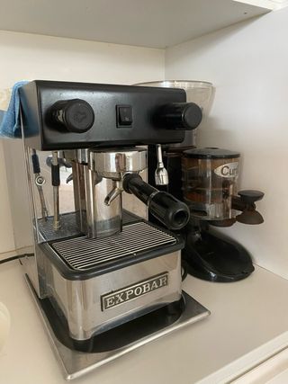 Cafetera Expobar y Molinillo Cunill