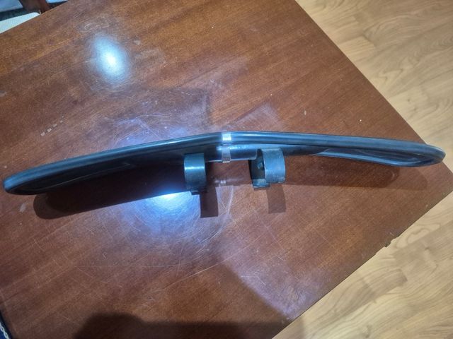 Retrovisor panorámico grande.