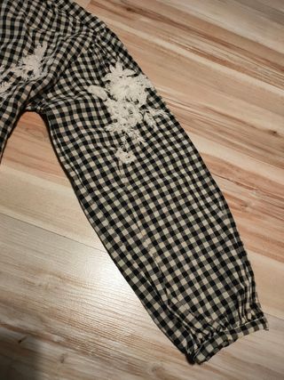 Zara a estrenar busa a cuadros con bordado