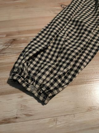 Zara a estrenar busa a cuadros con bordado