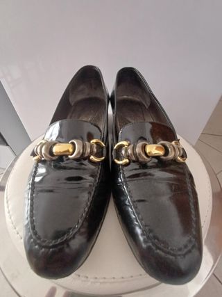 Scarpe Loafer Nere con Fibbia Oro
