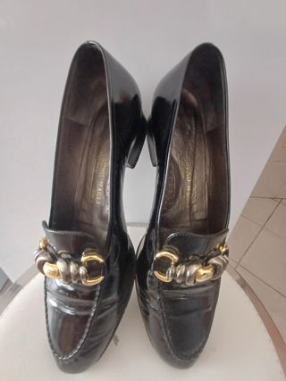 Scarpe Loafer Nere con Fibbia Oro