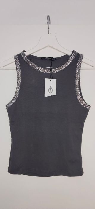 Top a estrenar Stradivarius XS con pedrería