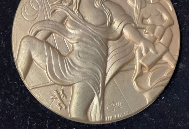 Salvador Dalí bassorilievo "La Poesia"