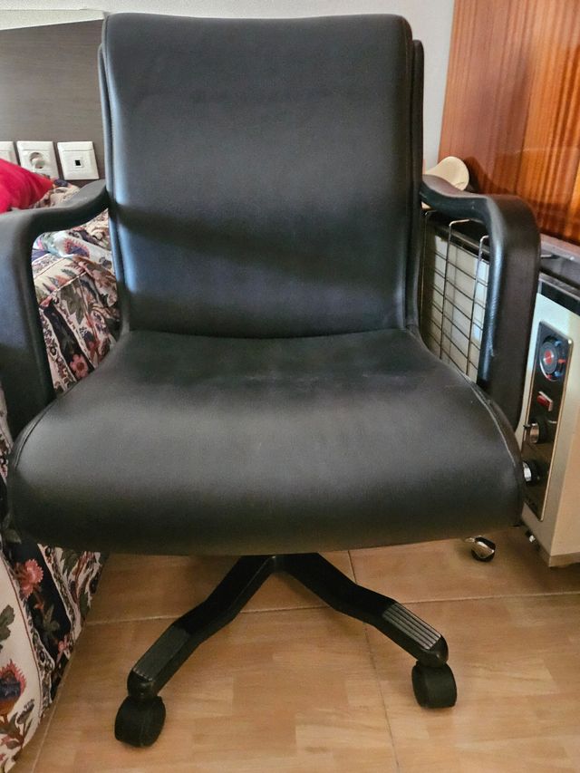Silla de escritorio polipiel negra